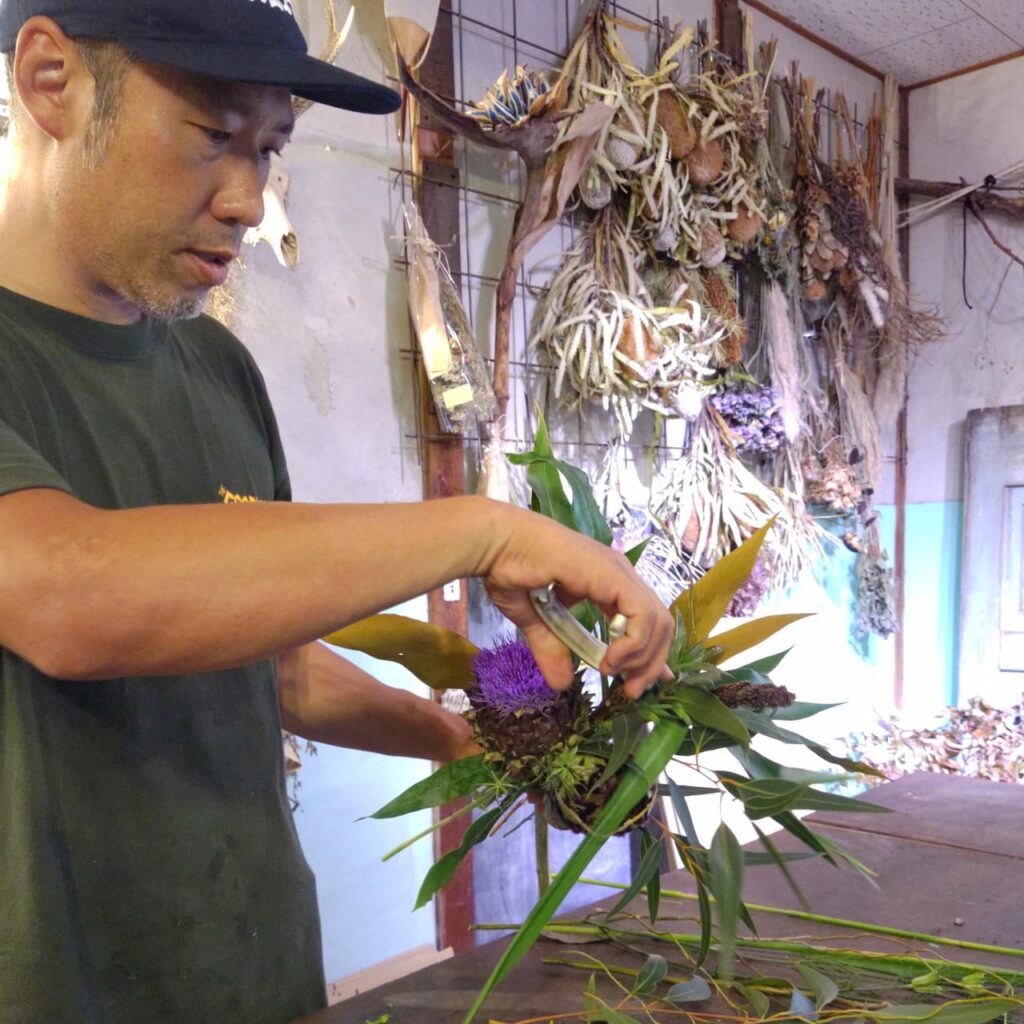 シミズガーデンのお花の定期便ブーケの作り方1