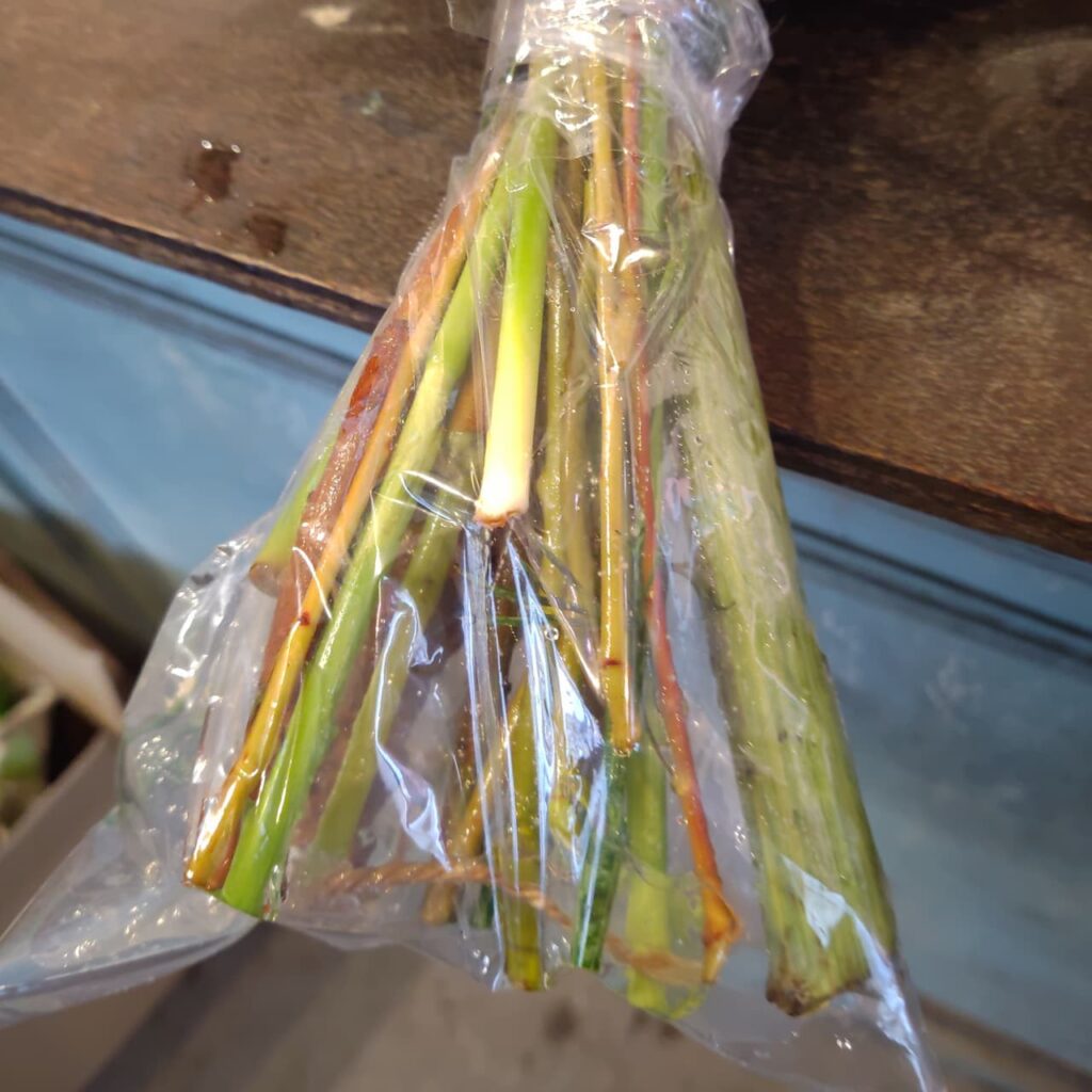 シミズガーデンのお花の定期便ブーケの作り方3