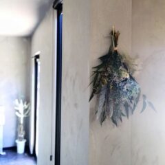 アジサイやプロテアで　フレッシュフラワースワッグ