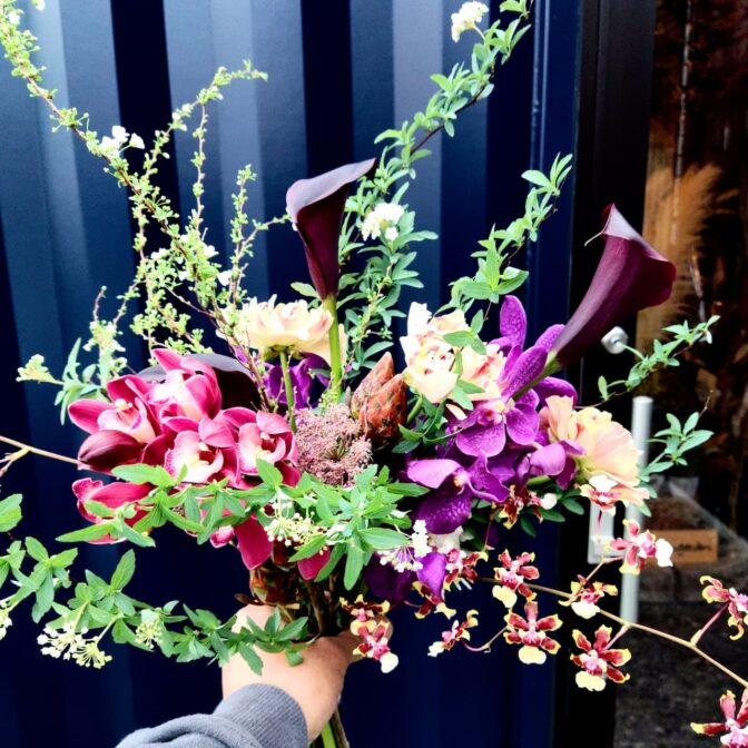 在庫一掃セール中！FOXEY定番 FLEUR 小さなお花のブローチ オレンジ FOXEY - 【未使用品！】フォクシー☆FLEURブローチの通販 by