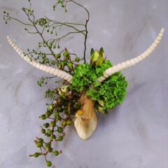 シカのオブジェの衣替え