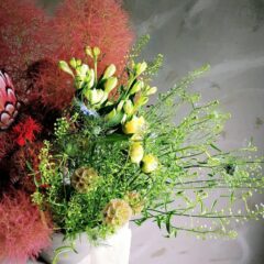 自家農園栽培のスモークツリーのアレンジメント