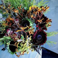 自家農園のヒマワリでつくるアレンジメント