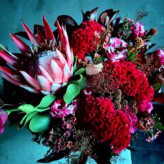 赤色の還暦お祝いアレンジメント